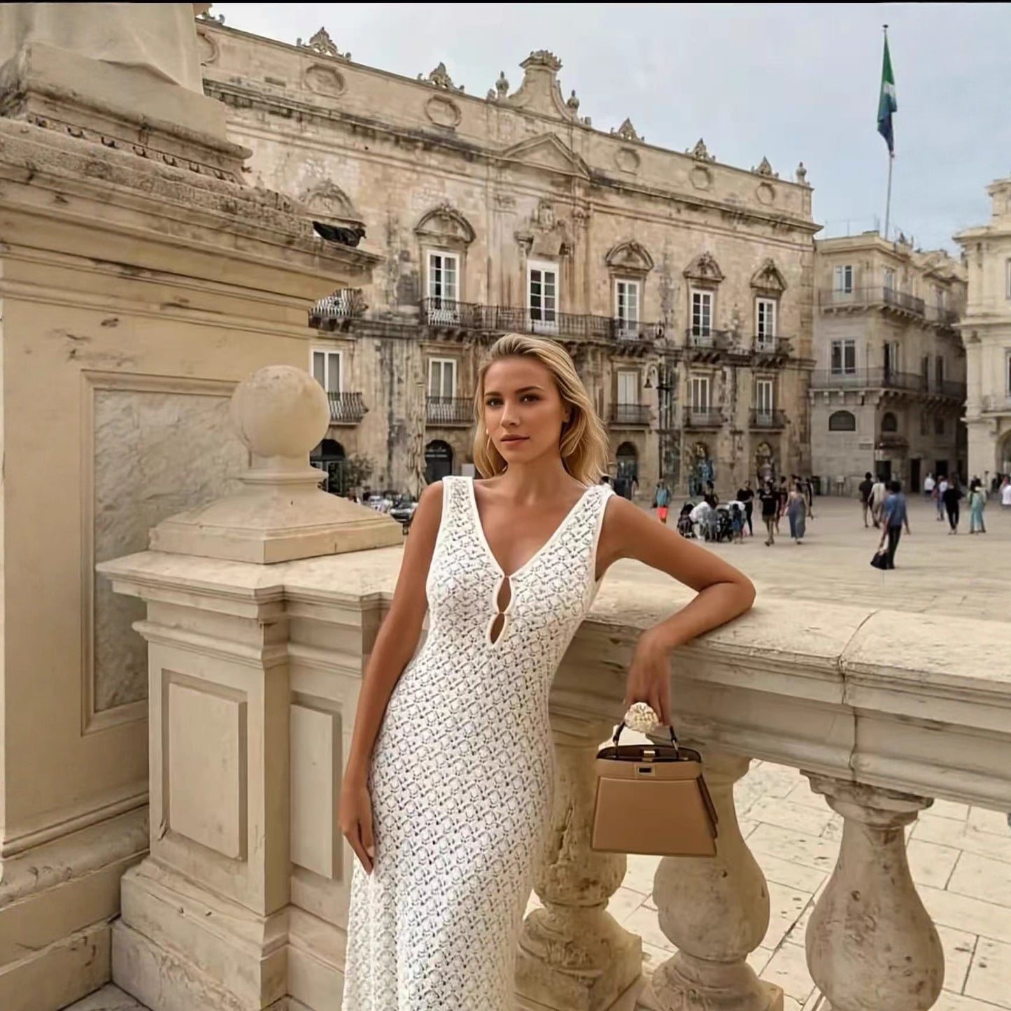 Fashionable Minimalist And Elegant Womens Dress